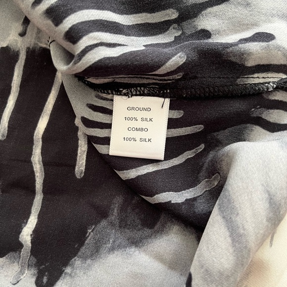 ✨ Nicole Miller Artelier 100% Silk Abstract Print Sleeveless Top ✨ (Sz L) - Picture 9 of 10